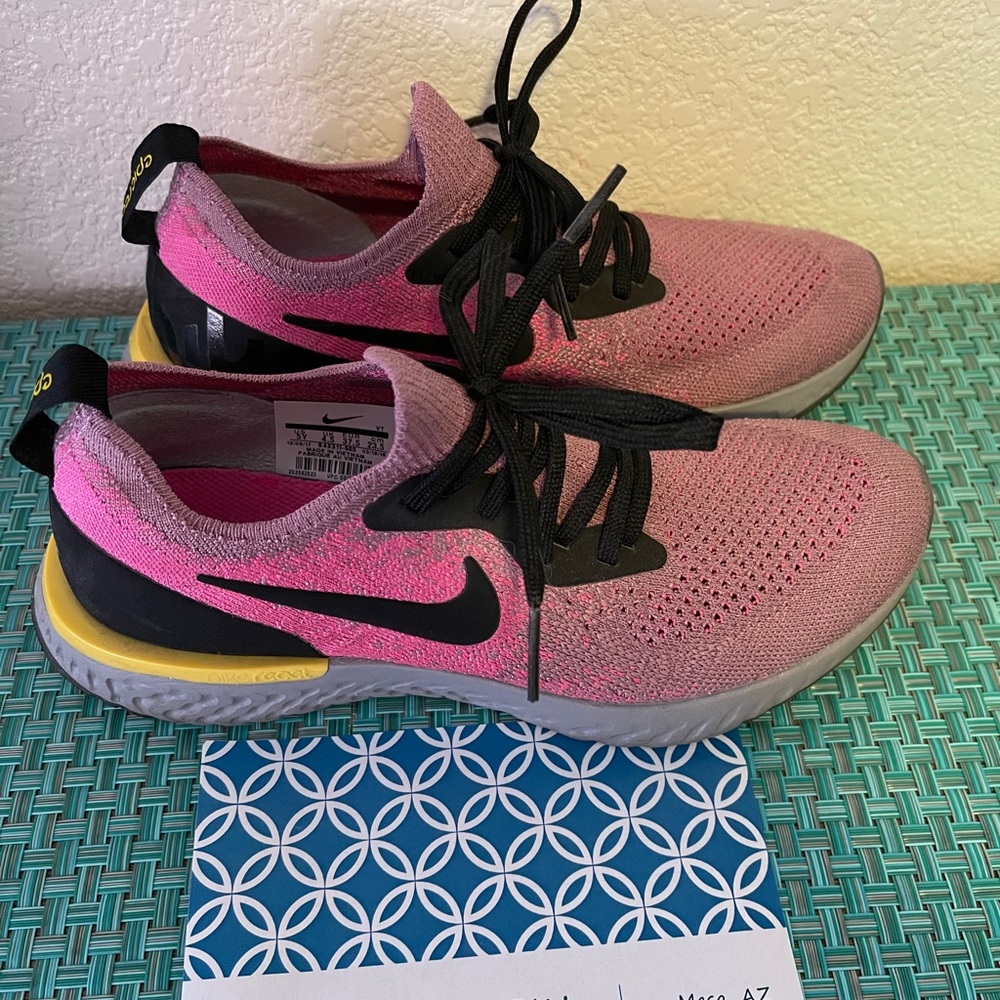 Women/Youth Nike Epic React size 5Y/5.5 women